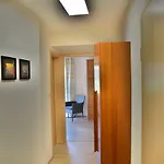 דירה Close